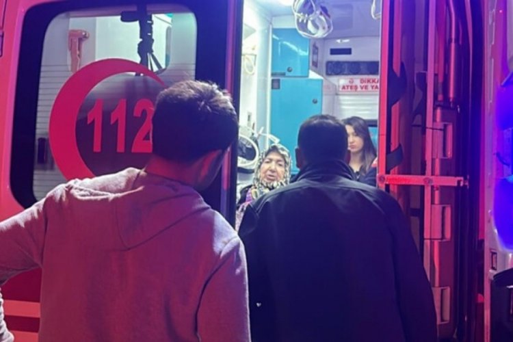 Elazığ'da yerde s&uuml;r&uuml;klenen yaşlı kadının 1 milyon lira değerinde altını &ccedil;alındı