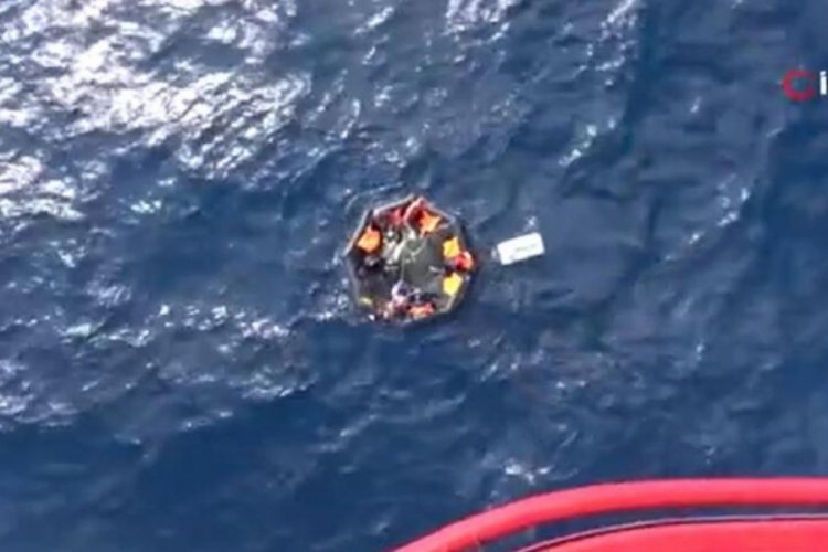 Tayvan'da mahsur kalan balık&ccedil;ılar helikopterle kurtarıldı