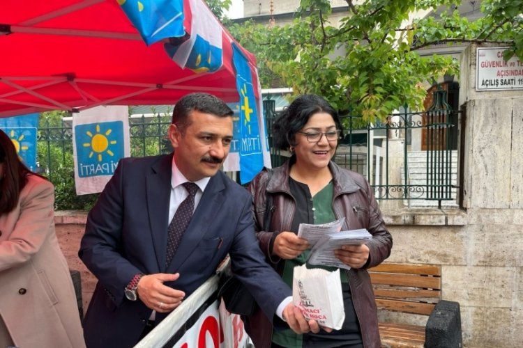 İYİ Parti Milletvekili adayı T&uuml;rkoğlu ve Şahin'den Bursalı vatandaşlara lokma ikramı