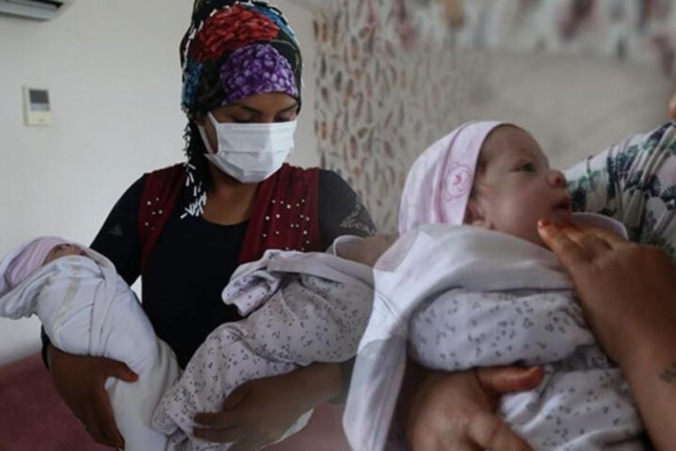 Enkaz altında d&uuml;nyaya gelen ikizler 96 g&uuml;n sonra ailesine kavuştu