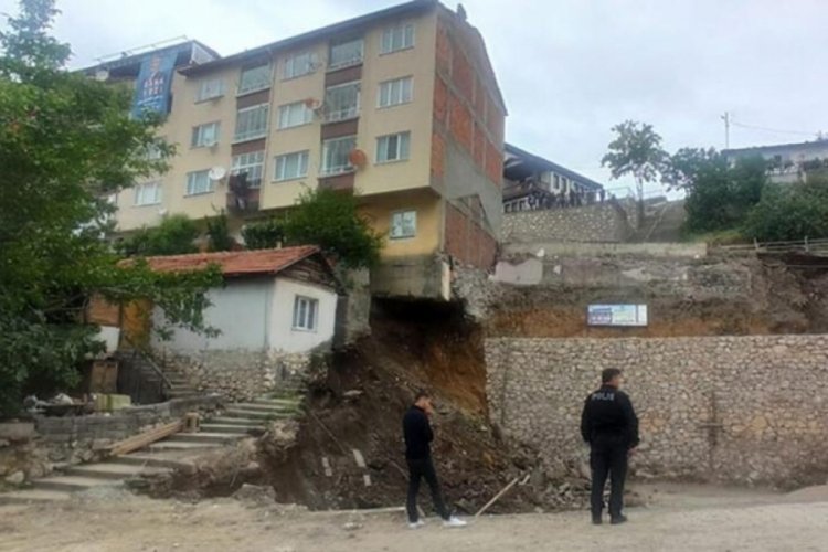 Amasya'da hafriyat alımı sırasında temeline girilen 2 bina boşaltıldı