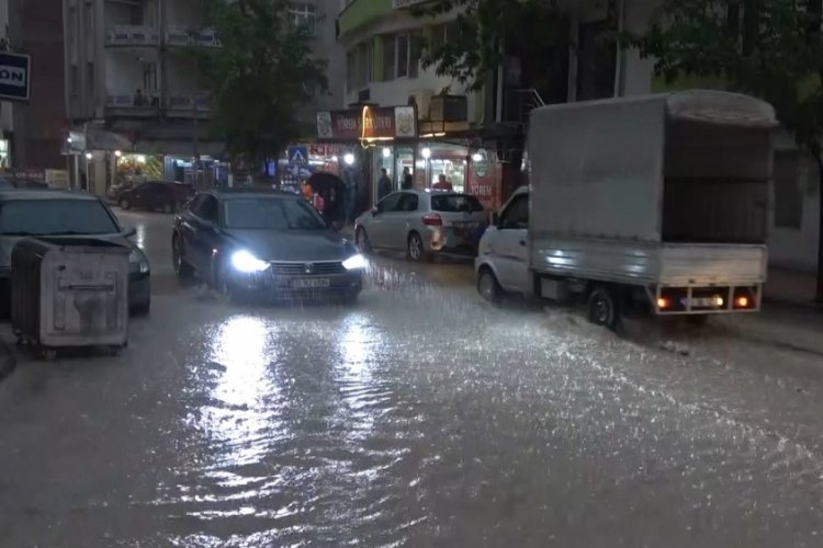 Elazığ'da yollar g&ouml;le d&ouml;nd&uuml;