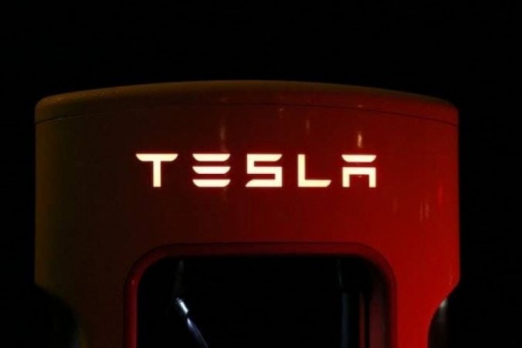 Tesla, 1,1 milyon aracını geri &ccedil;ağıracak
