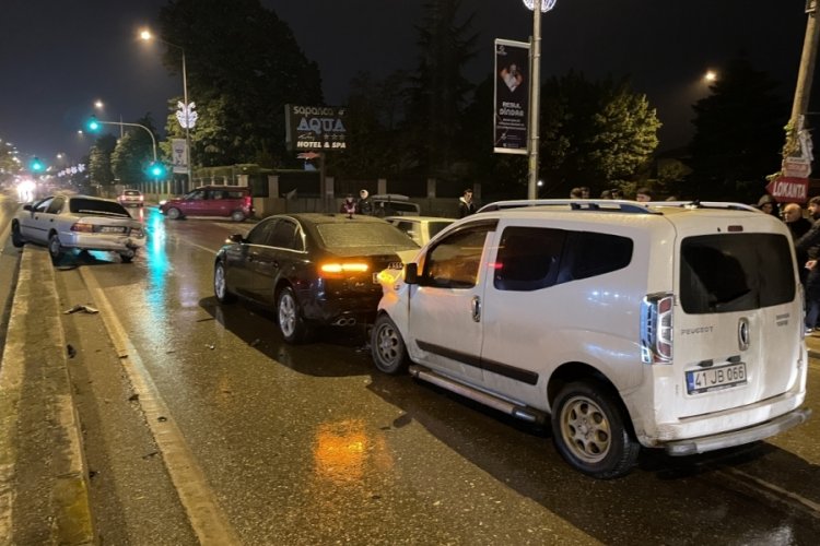 Sakarya'da zincirleme trafik kazası: 4 yaralı