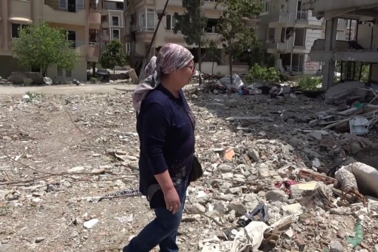40 yıllık emeği moloza d&ouml;nen kadın, ağladı  'Hatıralarım, arkadaşlarım yok'