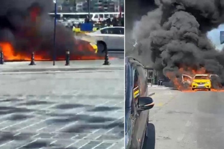 İstanbul Emin&ouml;n&uuml;'nde taksi alev alev yandı
