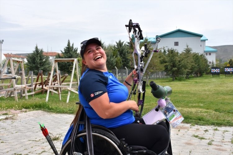 Paralimpik milli ok&ccedil;u &Ouml;znur C&uuml;re Girdi'nin hedefi 2024 Paris Paralimpik Oyunları