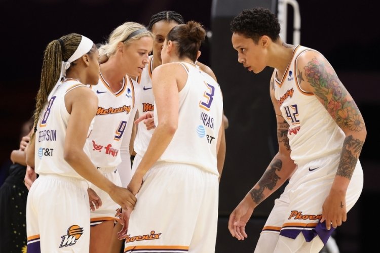 Rusya'yla tutuklu takasında serbest kalan basketbolcu Brittney Griner, yıllar sonra ma&ccedil;a &ccedil;ıktı