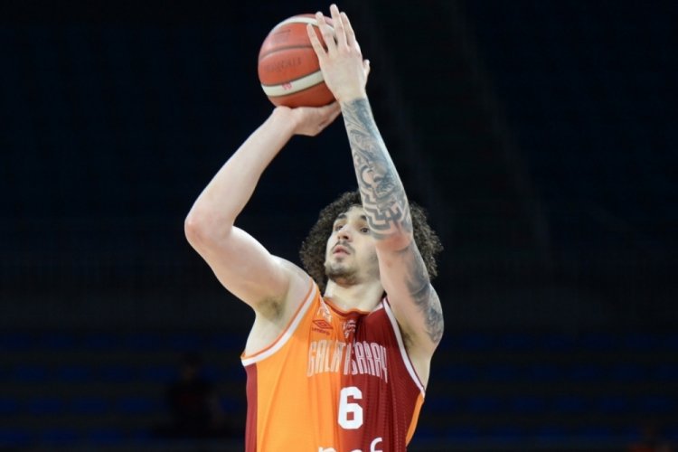 Sadık Emir Kabaca, Şampiyonlar Ligi'nde yılın en iyi genç oyuncusu