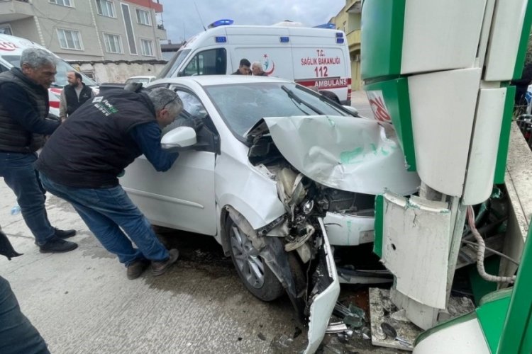 Bursa'da facia teğet ge&ccedil;ti: 5 yaralı