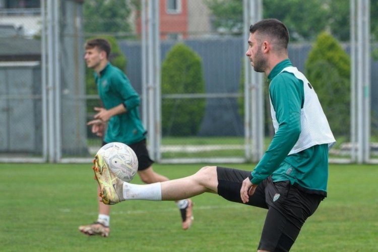 Bursaspor &ccedil;alışmalara devam ediyor