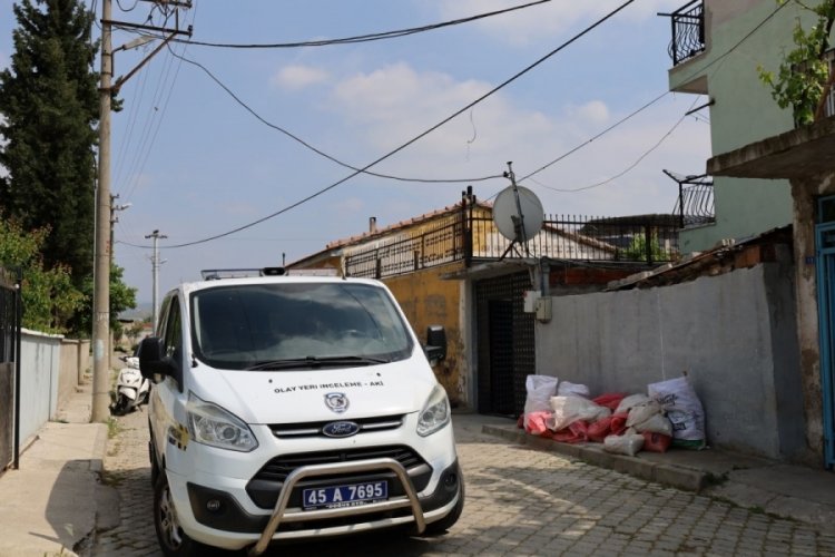 Manisa Turgutlu'da balkondan d&uuml;şen &ccedil;ocuk ağır yaralandı