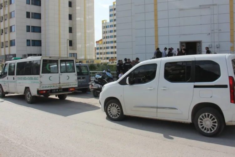 Kilis'te m&uuml;teahhit evinde &ouml;ld&uuml;r&uuml;lm&uuml;ş olarak bulundu