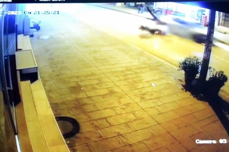Ordu'da otomobilin &ccedil;arptığı motosikletli s&uuml;r&uuml;c&uuml; metrelerce havaya u&ccedil;tu