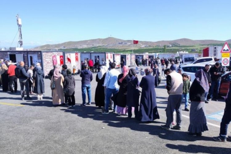 Malatya'da konteyner kentte oy kullanma işlemi başladı