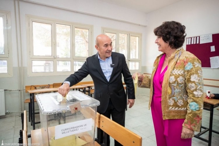 İBB Başkanı Tun&ccedil; Soyer, ailesiyle birlikte oyunu kullandı