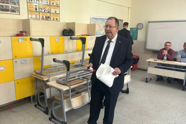 YSK Başkanı Yener, oyunu kullandı