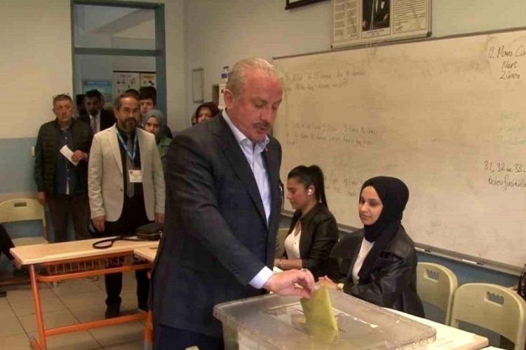 Mustafa Şentop &Uuml;sk&uuml;dar'da oyunu kullandı