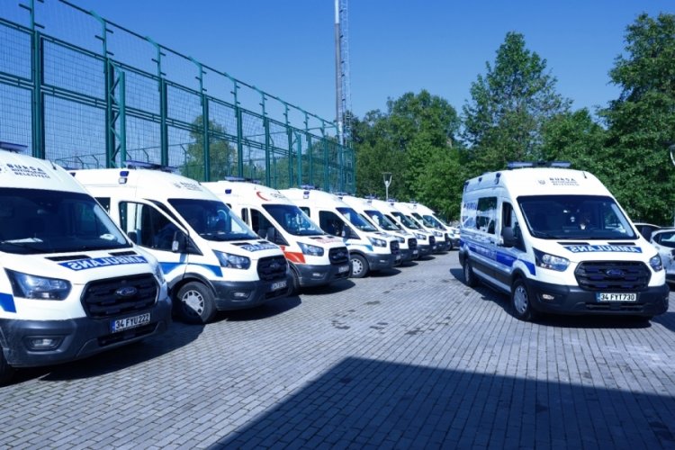 Bursa B&uuml;y&uuml;kşehir'den ulaşım desteği: Ambulansla okula, sedye ile sandığa