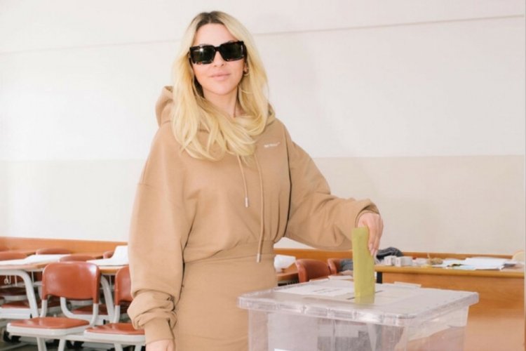 Hadise oyunu kullandı
