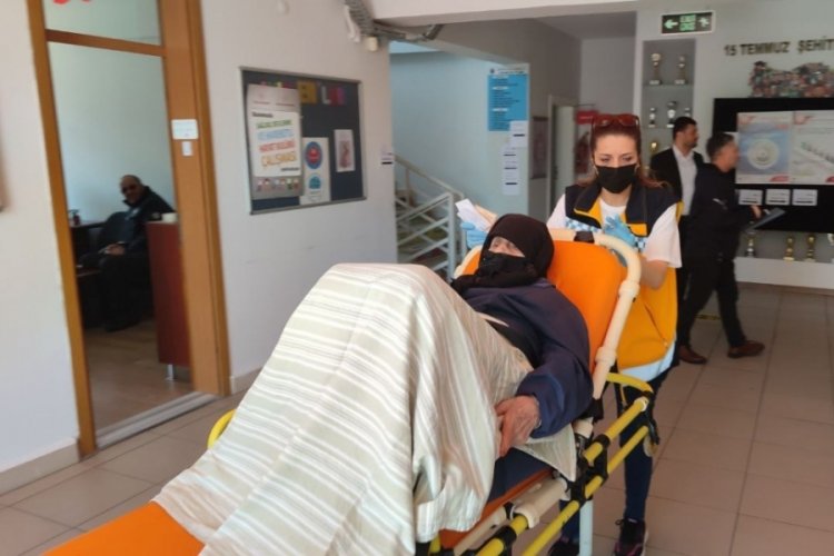 Bursa'da engelli ve yaşlı se&ccedil;menlere oy kullanmada kolaylık sağlandı