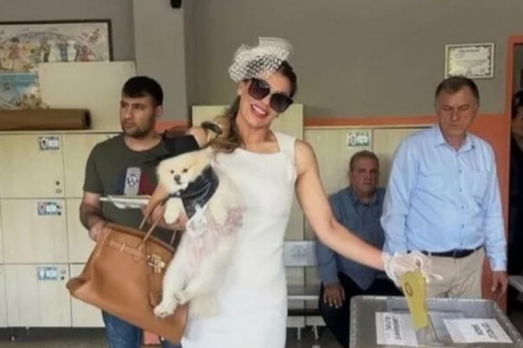 Şarkıcı Hatice'nin sandık kombini