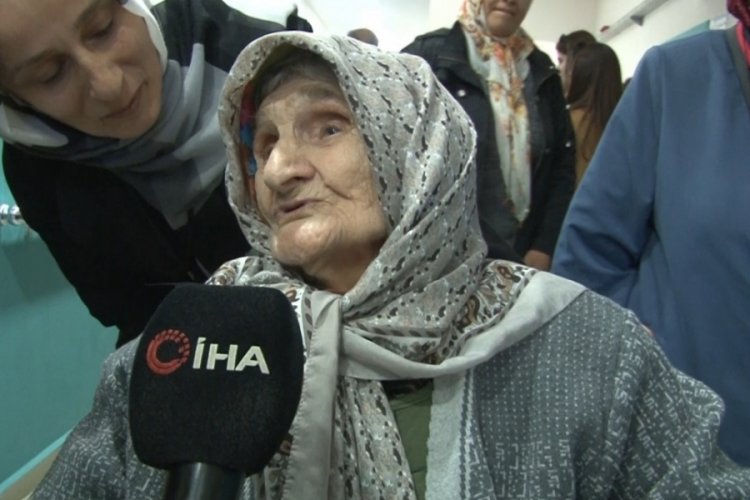 114 yaşındaki Hacer Nine vatandaşlık g&ouml;revini yerine getirdi