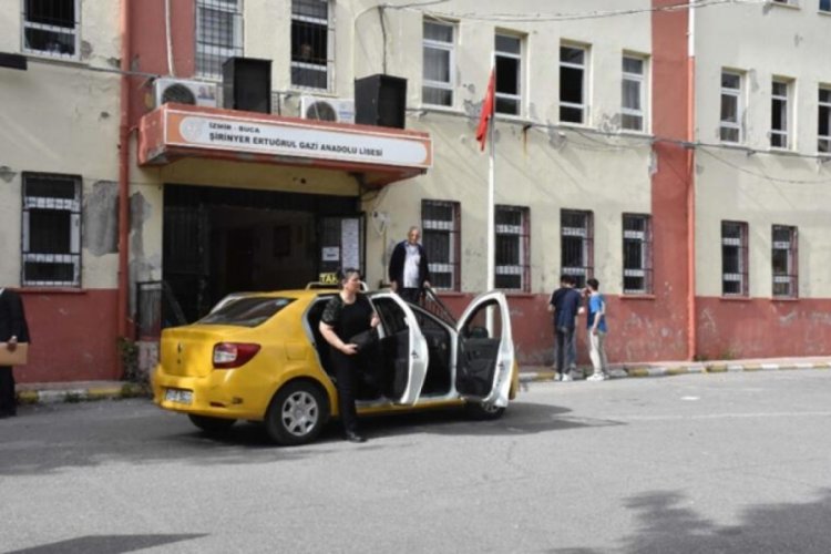 İzmir'de oy vermeye koşarak geldiler!