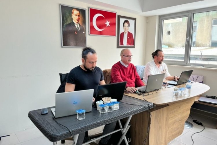 İYİ Parti Bursa'da se&ccedil;im sonu&ccedil;ları takip ediliyor