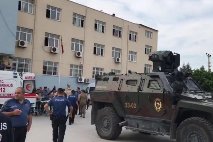 Mersin'de oy sayımı sırasında bı&ccedil;aklı kavga: 3 yaralı