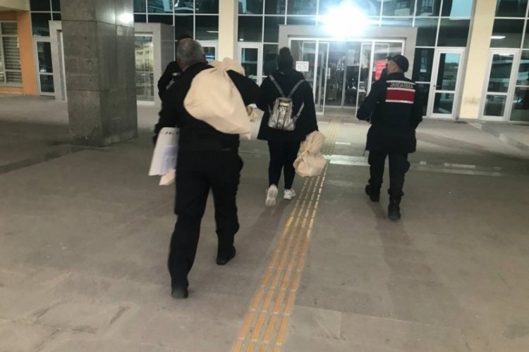Edirne'de sayılan oylar &ccedil;uvallar ile adliyeye getiriliyor