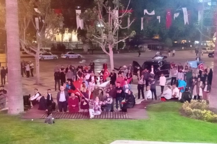 Denizli'de Cumhur İttifakı se&ccedil;im sonucunu kutlandı