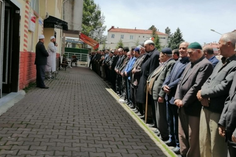 Oy kullandıktan sonra d&ouml;n&uuml;ş yolunda yaşlı kadın yaşamını yitirdi