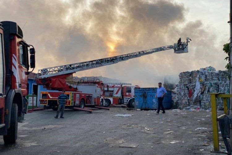 Kocaeli'nde geri d&ouml;n&uuml;ş&uuml;m tesisinde yangın