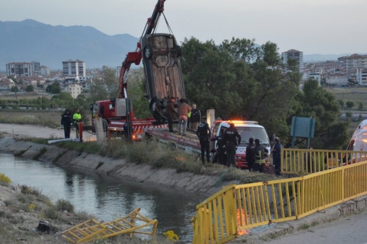 Otomobil sulama kanalına u&ccedil;tu, s&uuml;r&uuml;c&uuml; feci şekilde can verdi