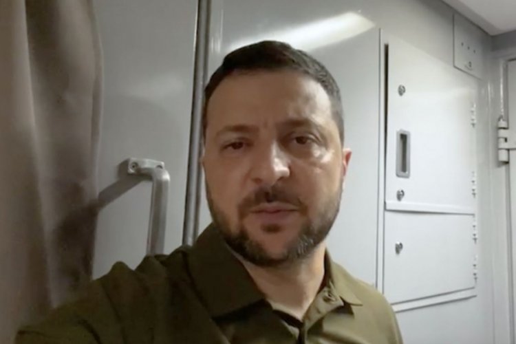 Zelenski: &Uuml;lkeye daha fazla siyasi destekle d&ouml;nd&uuml;m