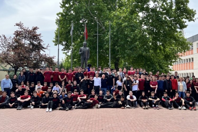TOFAŞ'lı basketbolcular 19 mayıs haftasında gen&ccedil;lerle buluştu