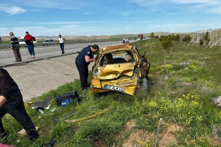 Deprem b&ouml;lgesine oy vermeye gittiler, d&ouml;n&uuml;ş yolunda kaza yaptılar
