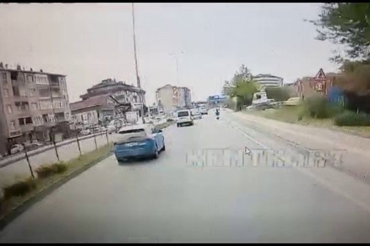 Zonguldak'ta hatalı d&ouml;n&uuml;ş kaza getirdi, o anlar kameraya yansıdı
