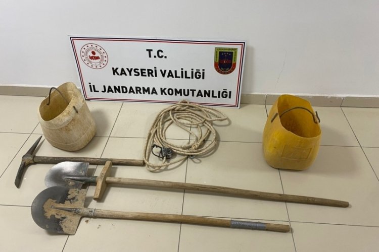 Kayseri'de ka&ccedil;ak kazı yapan şahıs jandarmaya yakalandı
