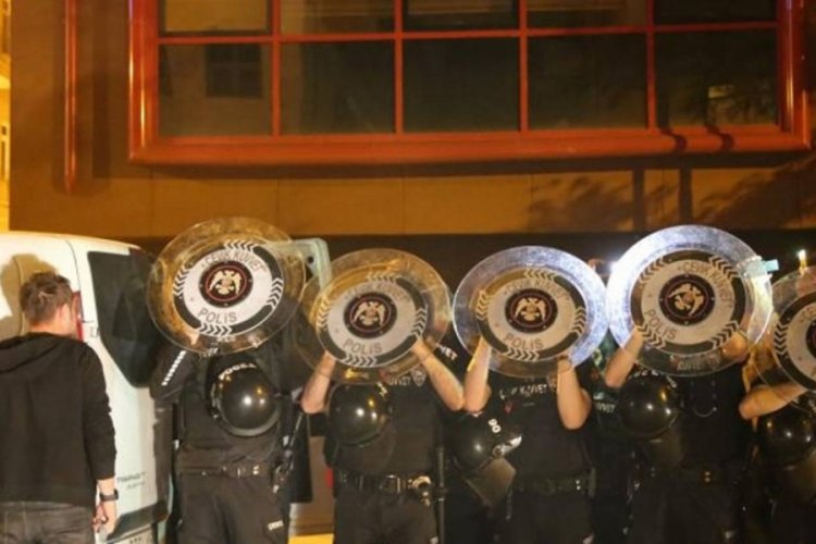 Ankara'da YSK &ouml;n&uuml;ndeki protesto:10 g&ouml;zaltı