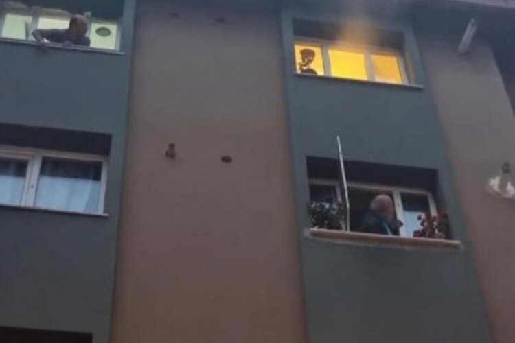 İstanbul'da 5 katlı binada yangın &ccedil;ıktı: 3 yaralı
