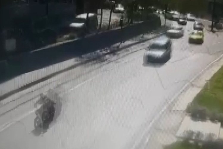 Bursa'da ters şeritten giden ara&ccedil; zincirleme kazaya neden oldu