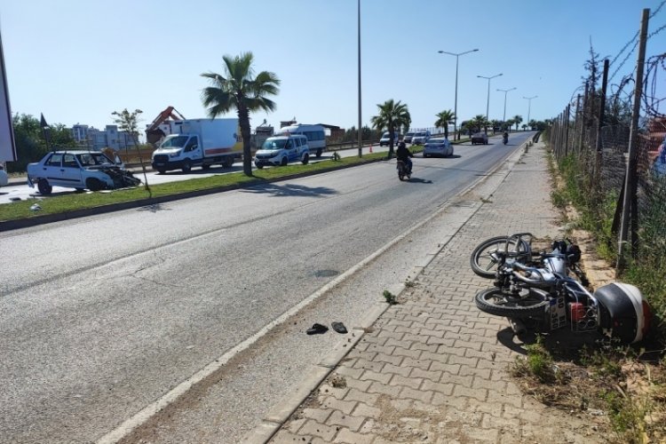Adana'da yakınlarına &ccedil;arpan otomobil s&uuml;r&uuml;c&uuml;s&uuml;ne ateş a&ccedil;tı