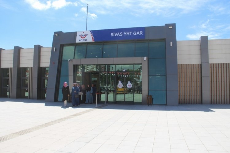 Ankara-Sivas y&uuml;ksek hızlı tren (YHT) seferinin merakla beklenen bilet fiyatı a&ccedil;ıklandı