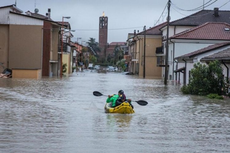 İtalya'da sel felaketi: 3 &ouml;l&uuml;