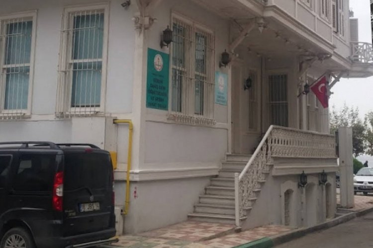 Bursa'da &ouml;ğretmenevinde depremzedelere hakaret iddiası! &Ouml;ğretmen g&ouml;zaltına alındı