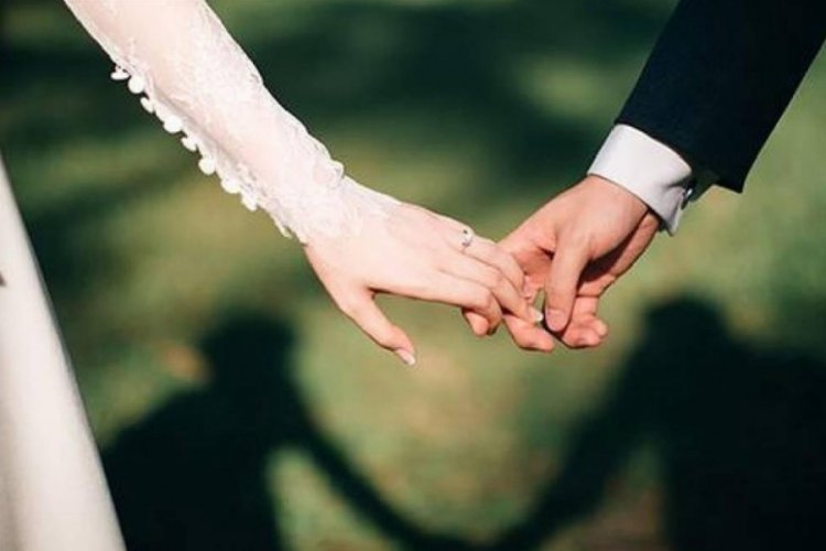 İran'da evlenmek isteyenler i&ccedil;in "eş bulma merkezleri" a&ccedil;ıldı