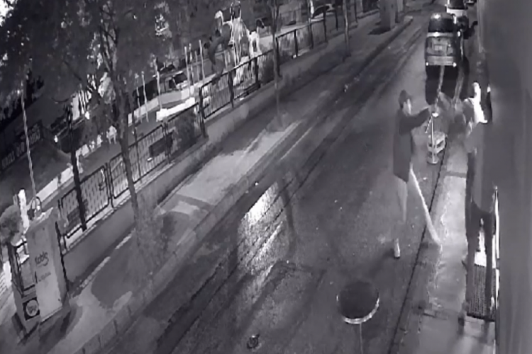 Bursa'da skandal saldırı! 15 senedir yaşadığı semti terk ediyor