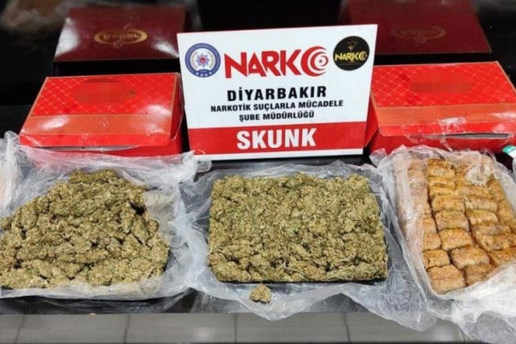 Diyarbakır'da &uuml;st&uuml;n&uuml; baklava ile kapatmışlar! Tatlı kutularından uyuşturucu &ccedil;ıktı